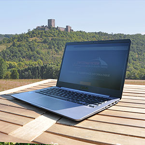 Un ordinateur dans un paysage du Quercorb